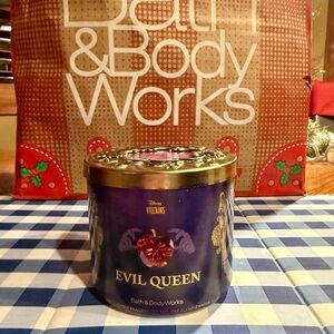 NIB Bath & Body Works DISNEY VILLAINS EVIL QUEEN 3 Wick Candle Holographic Lid